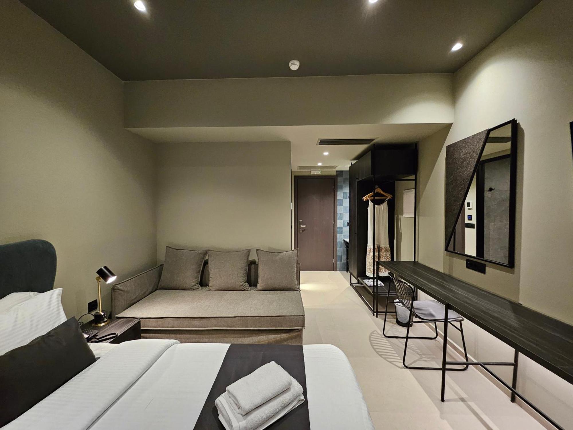 Petousis & Hotel 4*