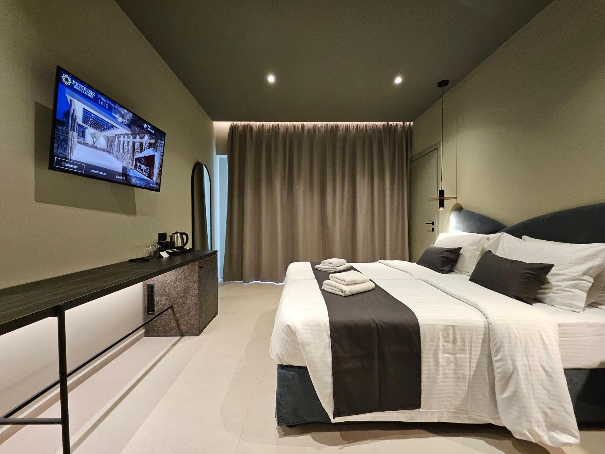 Petousis & Hotel Amoudara Lasithiou